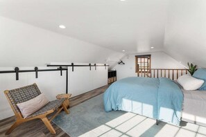 1 bedroom, iron/ironing board, free WiFi, bed sheets - Poppy's Oceanview Cottage | The Chosen Collection (Summerland)