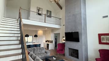 Télévision, cheminée