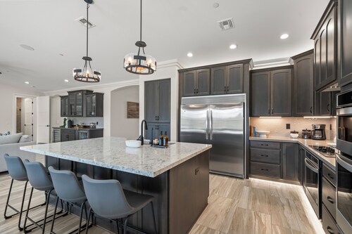 Pool, Spa & Firepit w/70’ RV Garage Near Havasu Riviera Marina