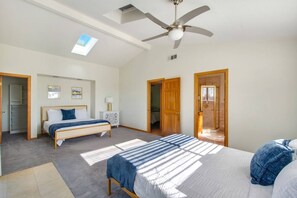 3 bedrooms, desk, WiFi, bed sheets