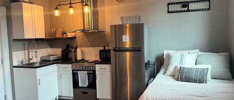 1 室のベッドルーム、アイロン / アイロン台、WiFi (無料)、ベッドシーツ