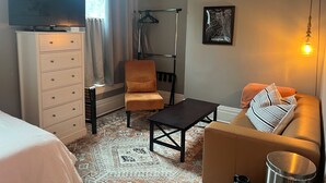 1 bedroom, iron/ironing board, WiFi (free), bed sheets - The Covington Nook - Classy Studio in the Heart of Covington! (Covington)