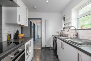 冰箱、微波炉、烤箱、炉灶