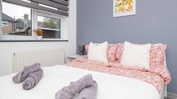 4 bedrooms, iron/ironing board, free WiFi, bed sheets