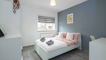 4 Schlafzimmer, Bügeleisen/Bügelbrett, kostenloses WLAN, Bettwäsche