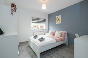4 Schlafzimmer, Bügeleisen/Bügelbrett, kostenloses WLAN, Bettwäsche