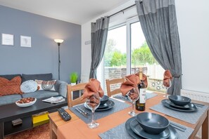 Dining - Spacious 4 Bed Home | Parking + Garden Sheffield (South Yorkshire)