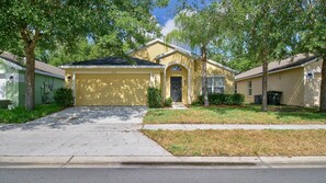 Exterior - Casa de Sol • Elegant 5-BR Retreat Near Disney & Visions w/ Private Pool + Spa (Davenport)