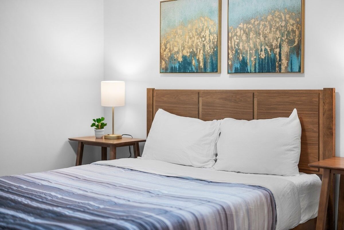 2 室のベッドルーム、アイロン / アイロン台、WiFi (無料)、ベッドシーツ