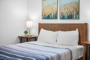 2 bedrooms, iron/ironing board, free WiFi, bed sheets - Central/Lawrenceville @1B Spacious 2BD w/Prkg (Pittsburgh)