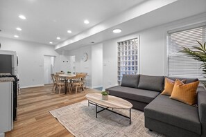 TV - Central/Lawrenceville @1B Spacious 2BD w/Prkg (Pittsburgh)