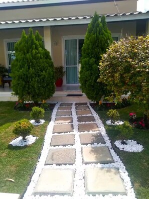 المنطقة المحيطة بالمنشأة