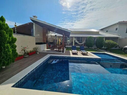 HOUSE NEAR THE BEACH WITH POOL IN VILAS DO ATLÂNTICO, 5/4 WITH TWO SUITES