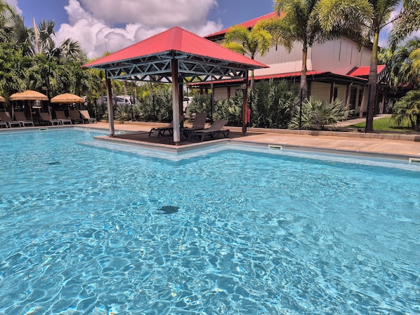 2 piscinas al aire libre