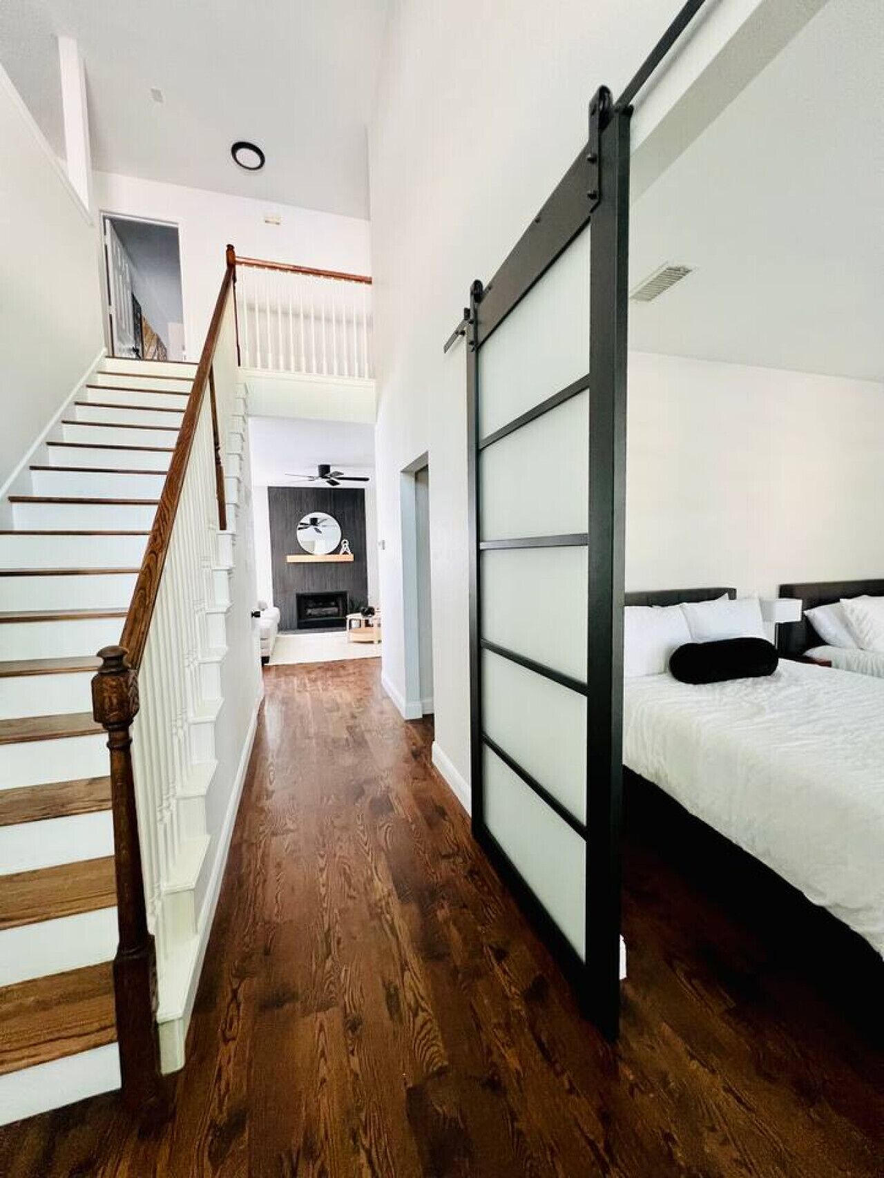 5 bedrooms, iron/ironing board, WiFi, bed sheets