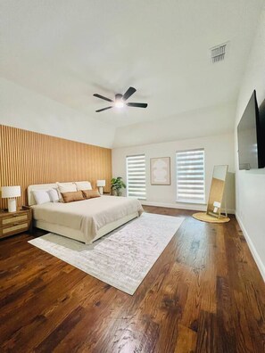 5 bedrooms, iron/ironing board, WiFi, bed sheets