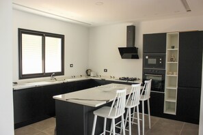 Mikroaaltouuni, uuni, liesi