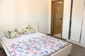 3 chambres, fer et planche à repasser, Wi-Fi gratuit, draps fournis