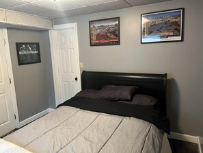 1 habitación, tabla de planchar con plancha, wifi y ropa de cama 