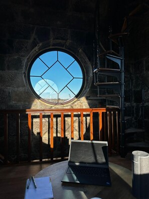 المنشأة من الداخل