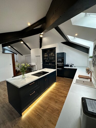 The Tower: Luxury 3 Bedroom Penthouse Stay