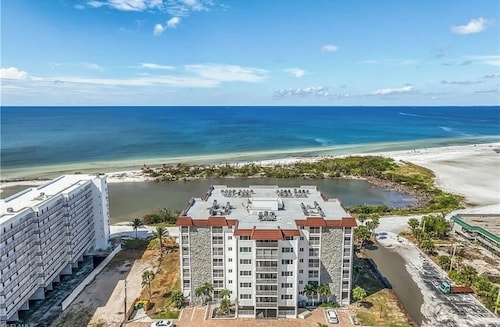 Escape the COLD-come to the Gulf. AMAZING sunsets in Fort Myers Beach! 