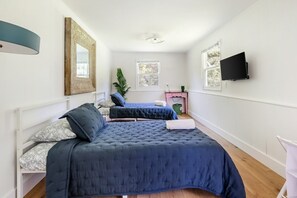 3 quartos, ferros/tábuas de passar roupa, acesso à internet