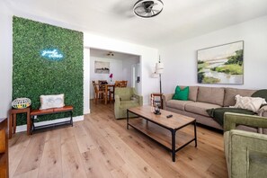 TV - Relax & Explore! Knoxville Stay w/ Hot Tub + Grill (Knoxville)