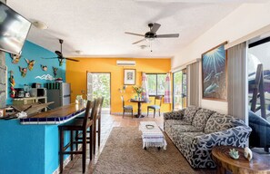 Living area - Karma house with starlink (Brisas de Zicatela)