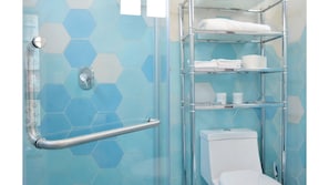 Haartrockner, Handtücher, Seife, Shampoo