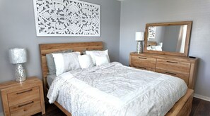 3 chambres, fer et planche à repasser, Wi-Fi, draps fournis