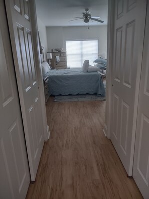 3 dormitorios, tabla de planchar con plancha, wifi gratis y ropa de cama