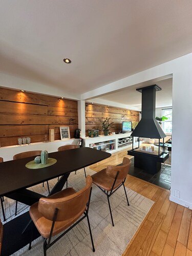 Cozy Cottage Downtown :) - 5 mins to Metro, Park La Fountain and Place Des Arts.