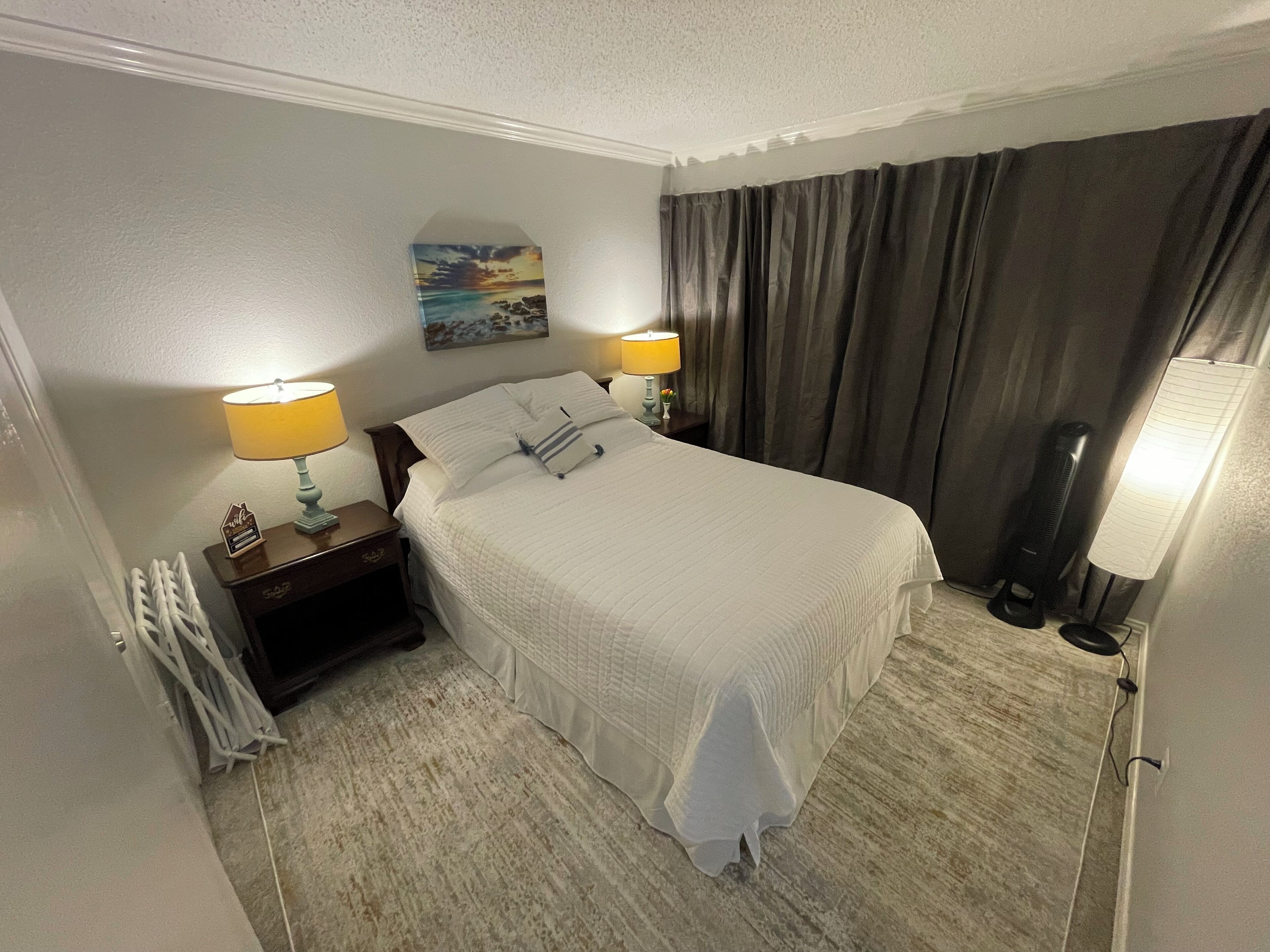 2 bedrooms, desk, WiFi (free), bed sheets