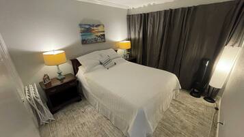 2 bedrooms, desk, WiFi (free), bed sheets