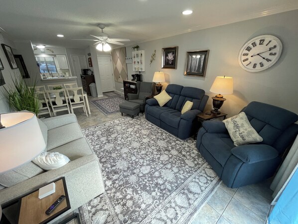 Unclassified image, 1 of 22, button