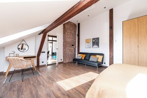 1 bedroom, in-room safe, iron/ironing board, WiFi