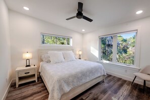 4 bedrooms, iron/ironing board, free WiFi, bed sheets -  Fun Factory - 4-bedroom house with AC minutes away from surf and sound in Waves (Waves)