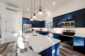 Micro-ondas, fogão, cooktop, lava-louças