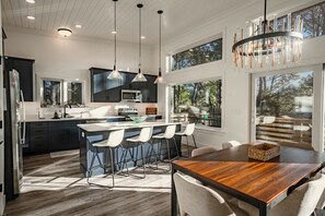 Micro-ondes, four, plaque de cuisson, lave-vaisselle