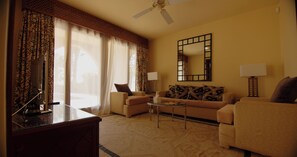 In-room safe, soundproofing, iron/ironing board, free WiFi