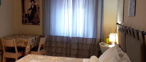 1 habitación, wifi y ropa de cama