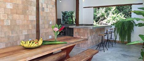 تناول الطعام بالخارج