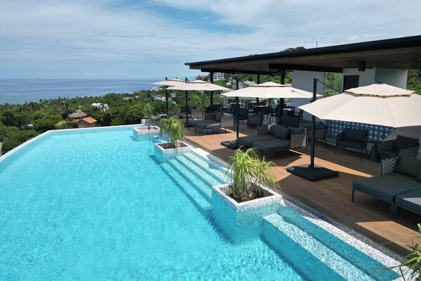 15 kolam renang outdoor