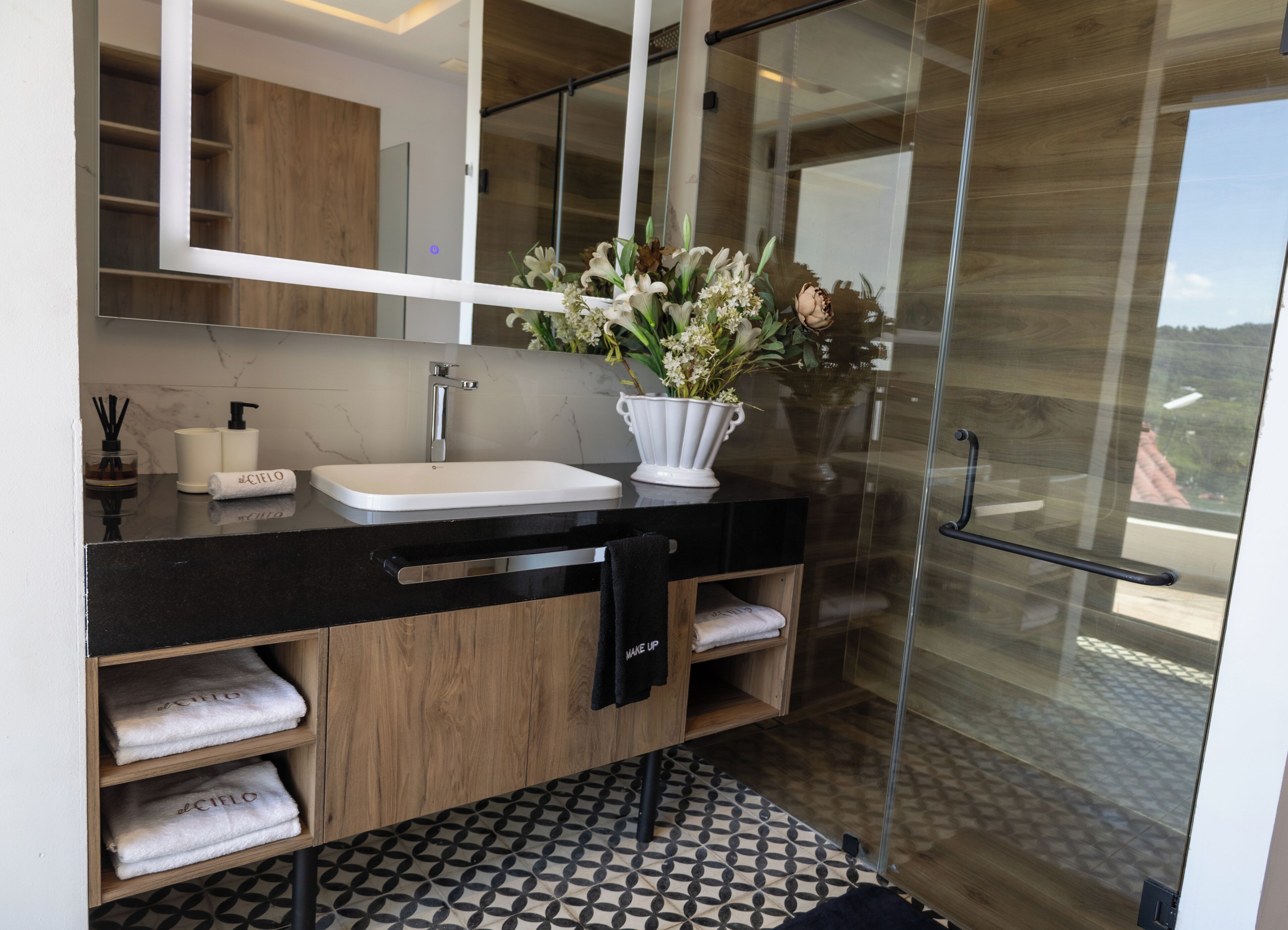 별도의 욕조 및 샤워 시설, 헤어드라이어, 타월, 비누