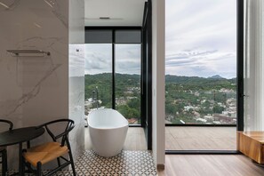 Didekorasi berbeda-beda dan dilengkapi dengan perabotan berbeda-beda