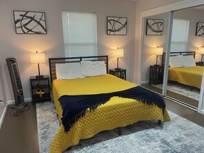 4 soverom, strykejern/-brett, internettilgang og sengetøy