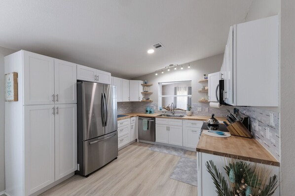 Micro-ondas, fogão, cooktop, lava-louças