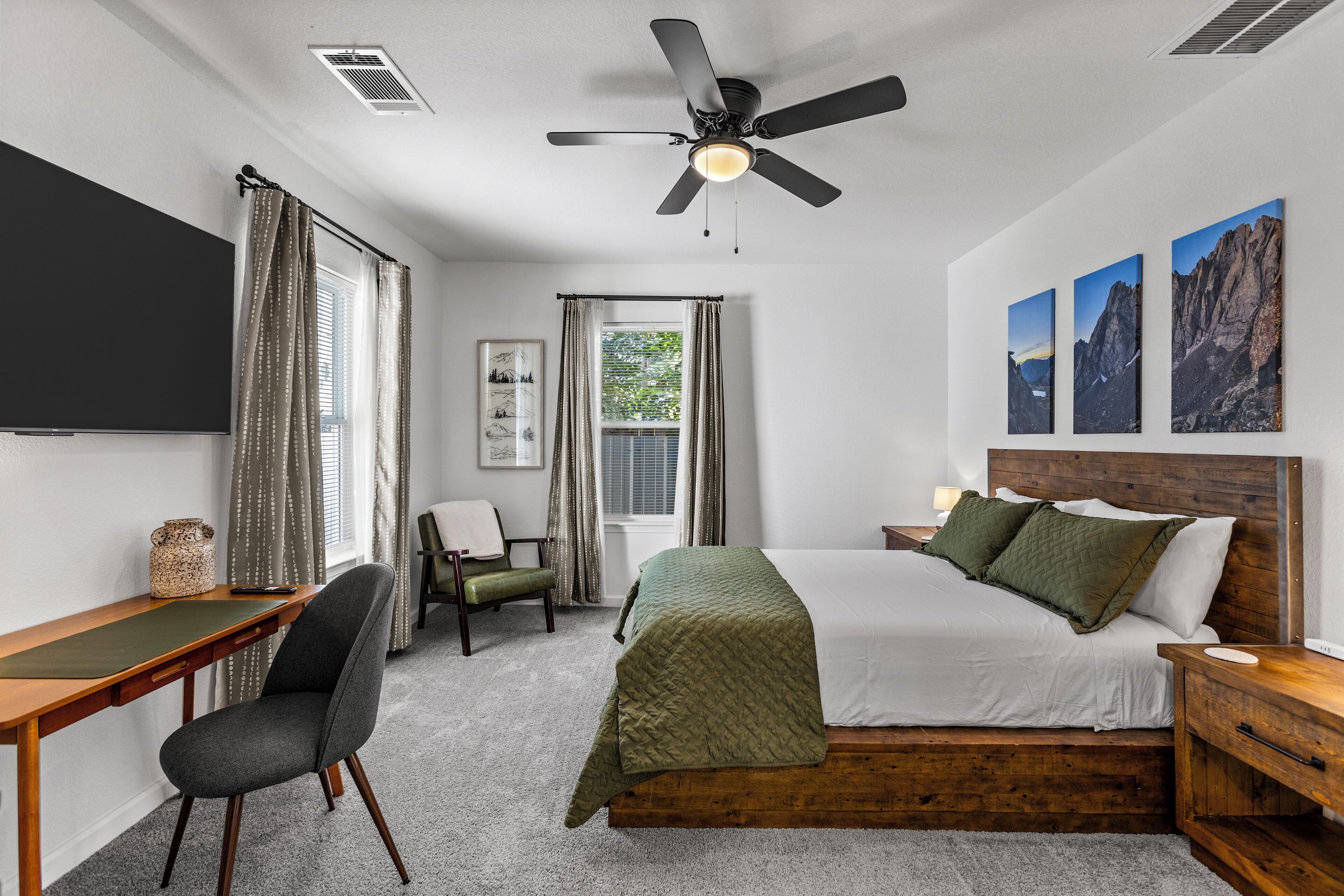 2 slaapkamers, een bureau, een strijkplank/strijkijzer, gratis wifi