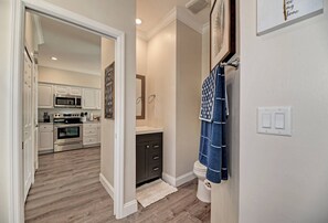 Micro-ondes, four, plaque de cuisson, lave-vaisselle